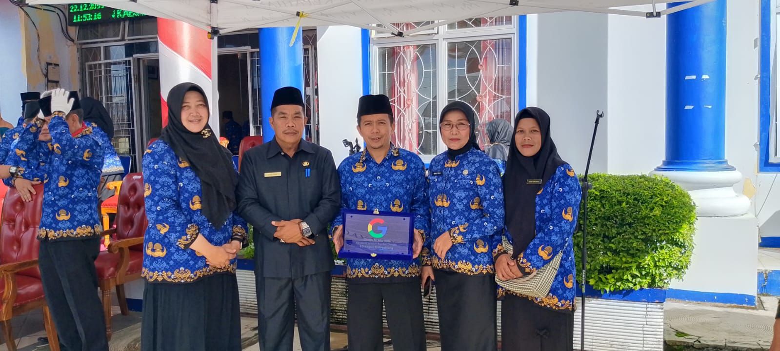 Pemberian Reword di Hari Pendidikan
